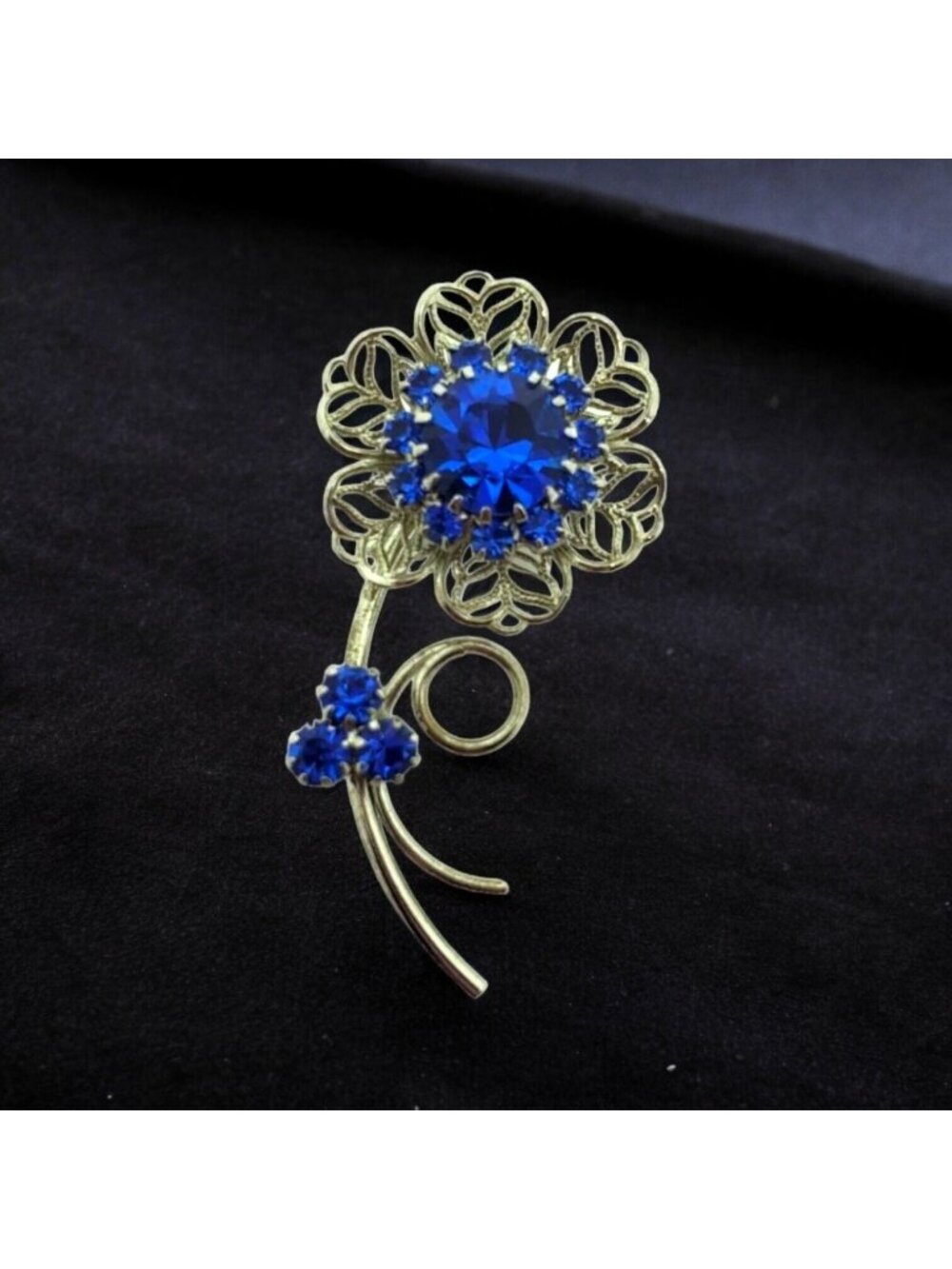 Vintage Silver Tone Blue Rhinestone Flower Brooch Pin Elegant Statement Jewelry